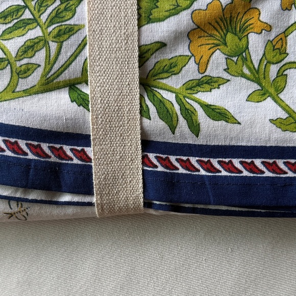 NWT Williams Sonoma Provence Floral Round Tablecloth - Green and Yellow - Picture 4 of 7